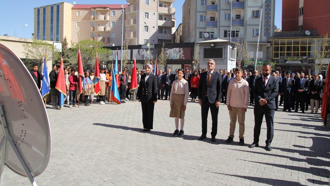 23 Nisan Ulusal Egemenlik ve Çocuk Bayramı Çelenk Sunma töreni gerçekleştirildi.