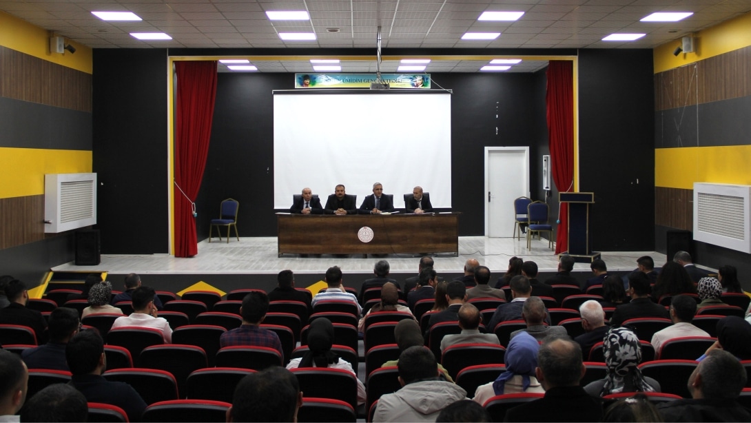 Okul Müdürleri İle Toplantı Gerçekleştirildi