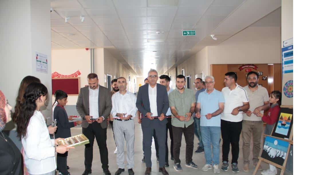 Selahaddin Eyyubi Ortaokulu Yıl Sonu Sergisi ve Şiir Dinletisi
