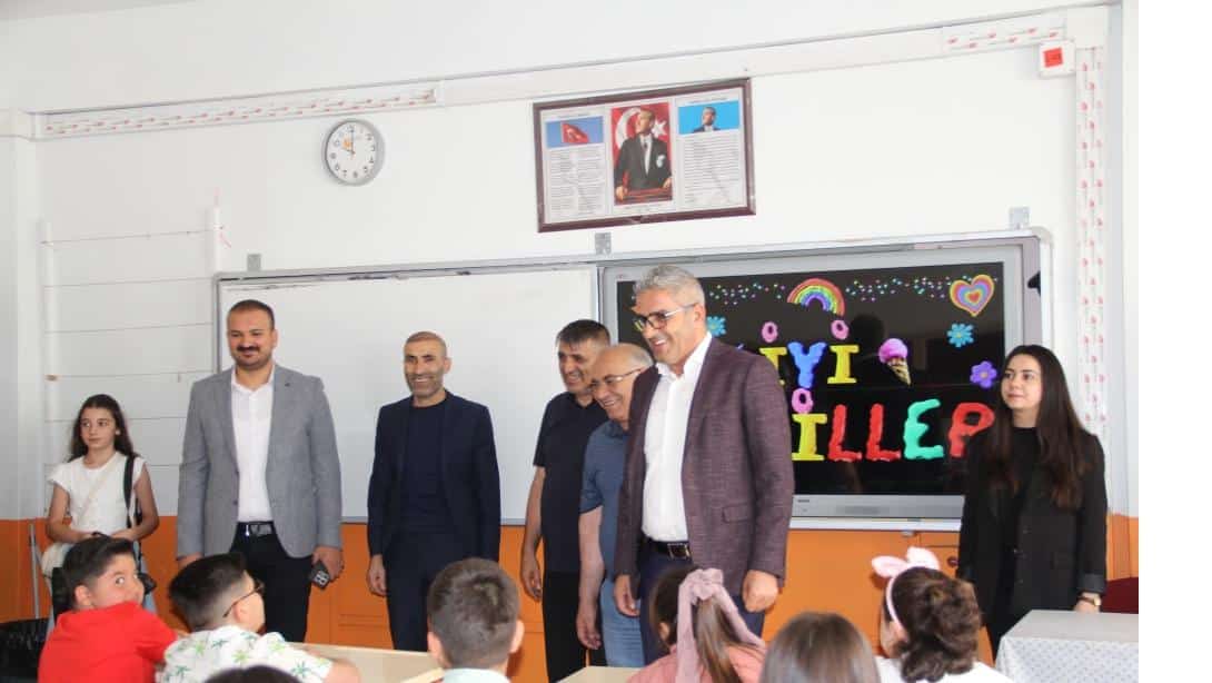Cemile Yassuboğa İlkokulu'nda Karne Heyecanı