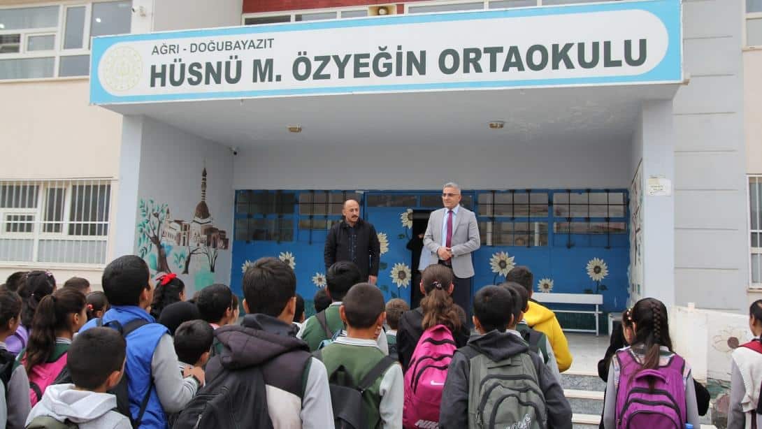 İlçe Milli Eğitim Müdürümüz Davut ŞEN'den Hüsnü M. Özyeğin Ortaokuluna Sürpriz Ziyaret
